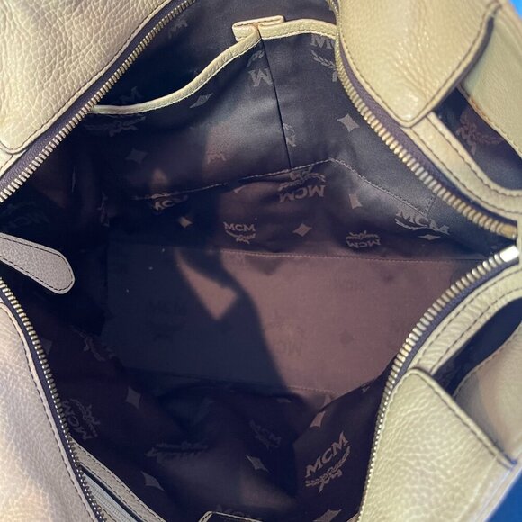 MCM Ivory Leather Shoulder Bag - Preowned - Picture 15 of 16